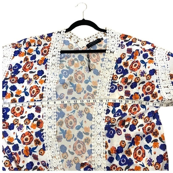 ANGELEYE Floral Kimono With Crotchet Lace - Picture 6 of 7